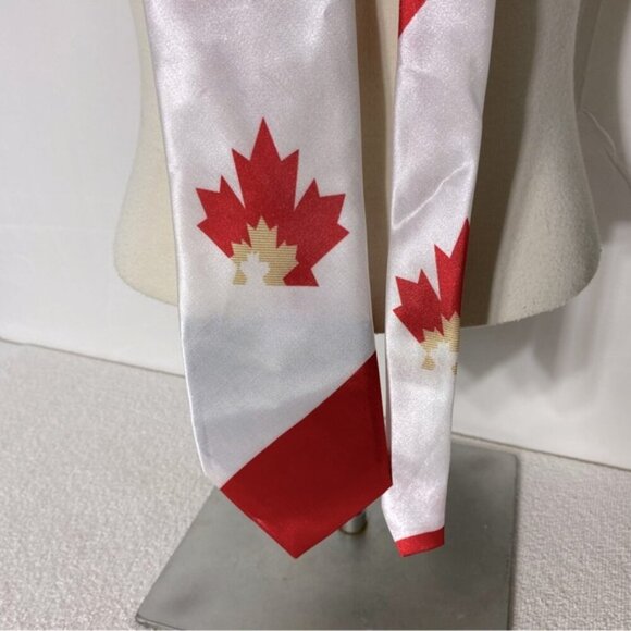 5/$25 Vintage Red White Satin Canadian Flag Tie - Picture 11 of 11